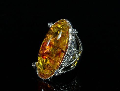 Перстень из медового янтаря Баско - фото